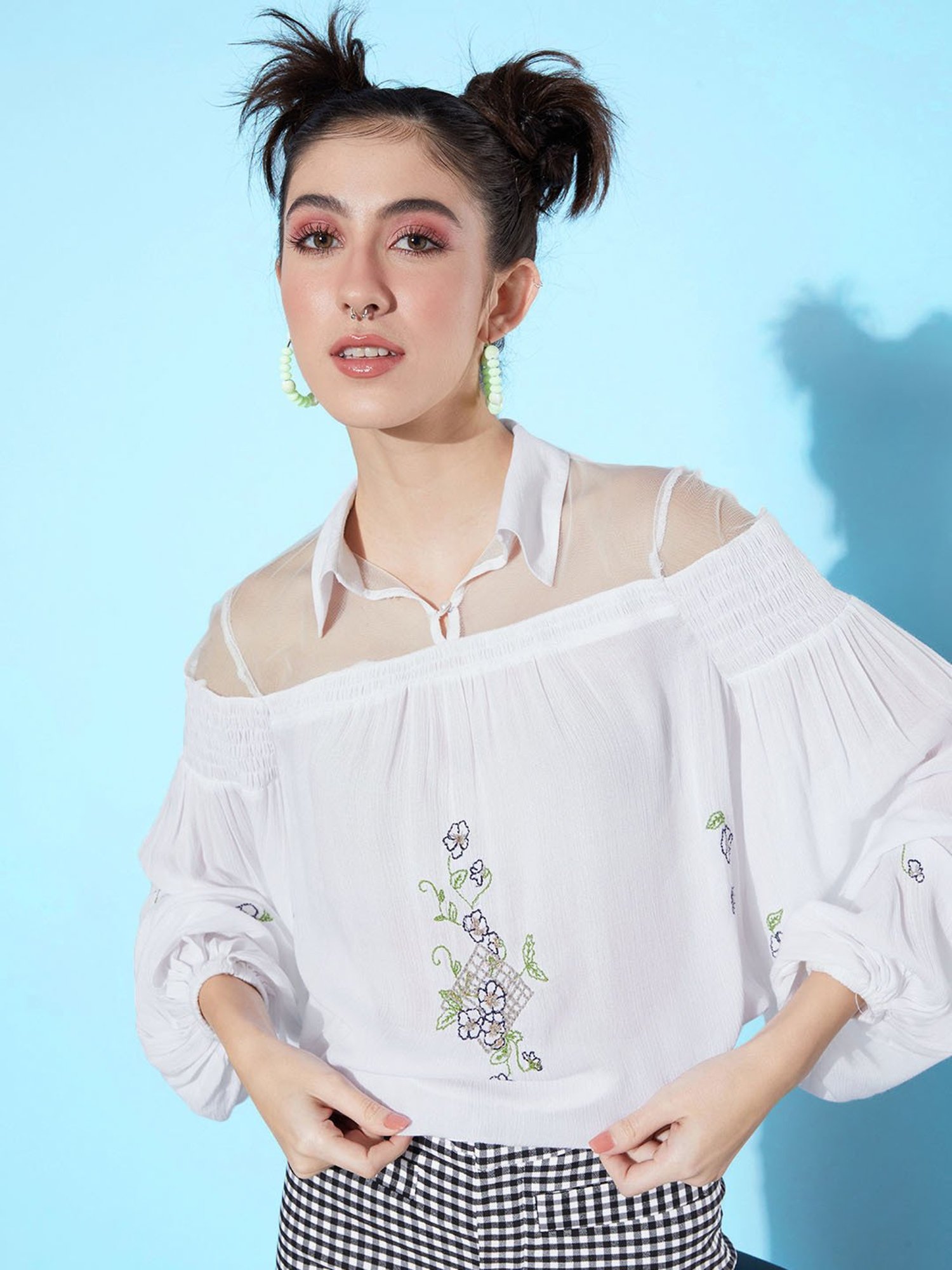 QUIERO White Embroidered Top