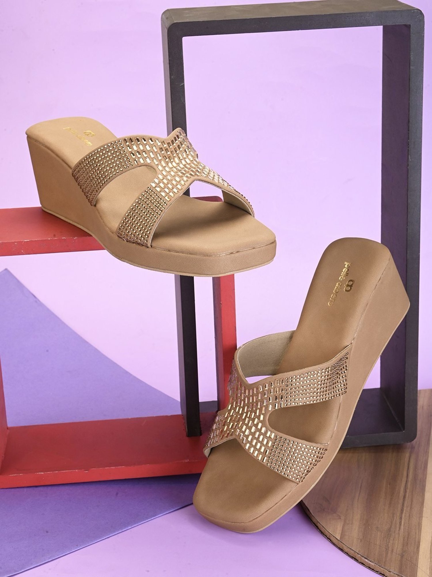 Pelle Albero Women's Tan Ethnic Wedges