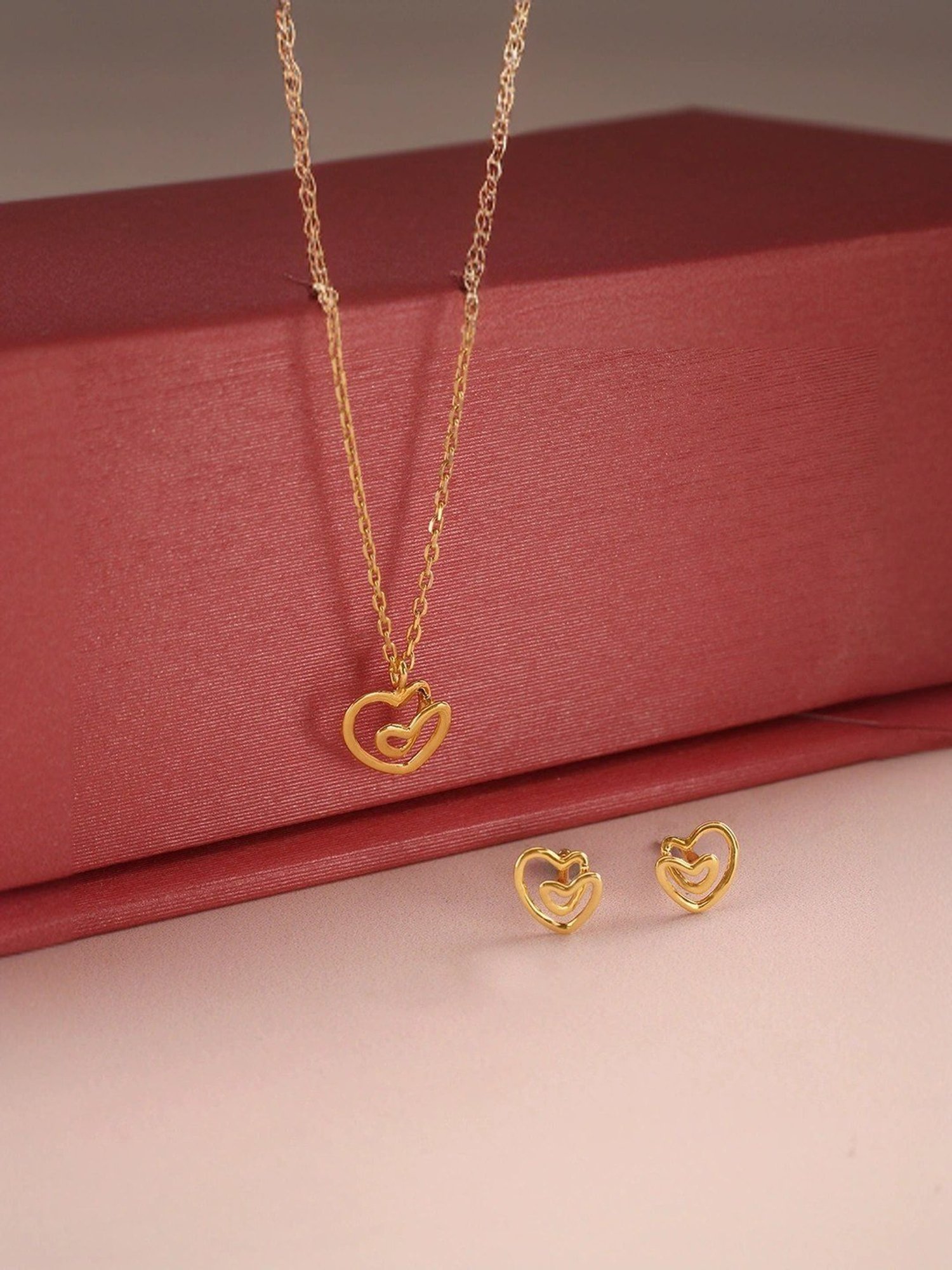 Mia by Tanishq Intertwined Hearts 14k Gold Necklace Set