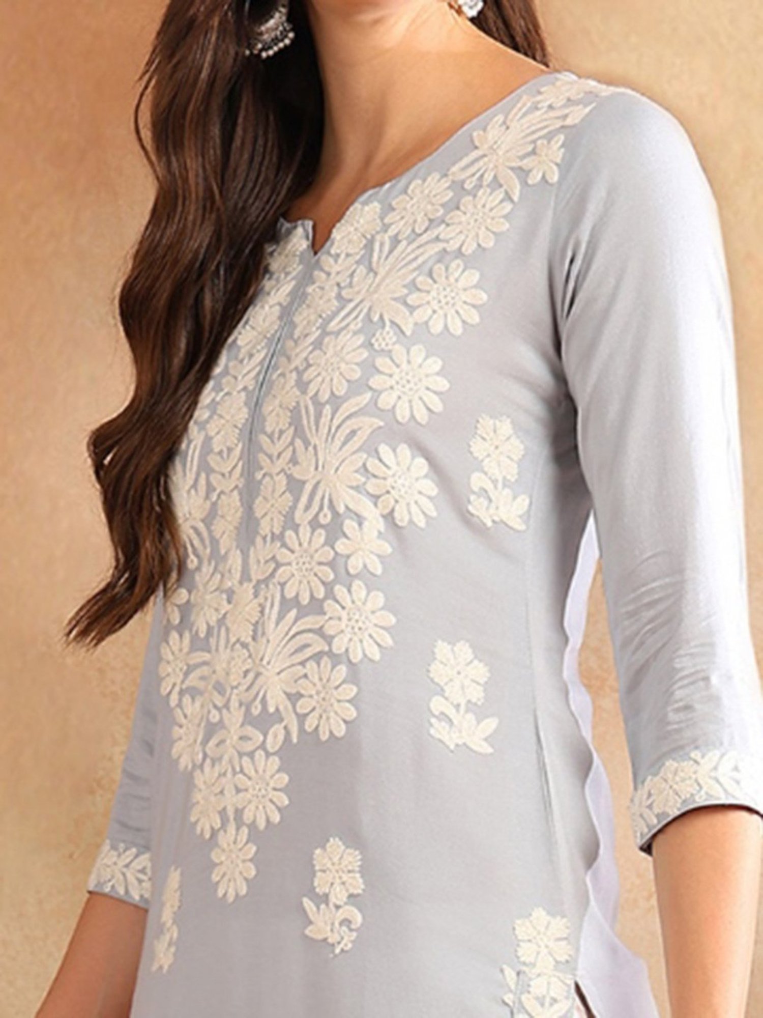 Vaamsi Light Blue Embroidered Straight Kurta