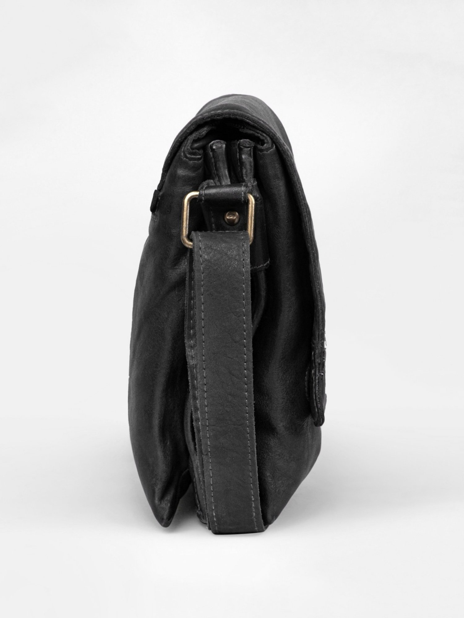 Art N Vintage Henry Black Leather Solid Medium Cross Body Bag