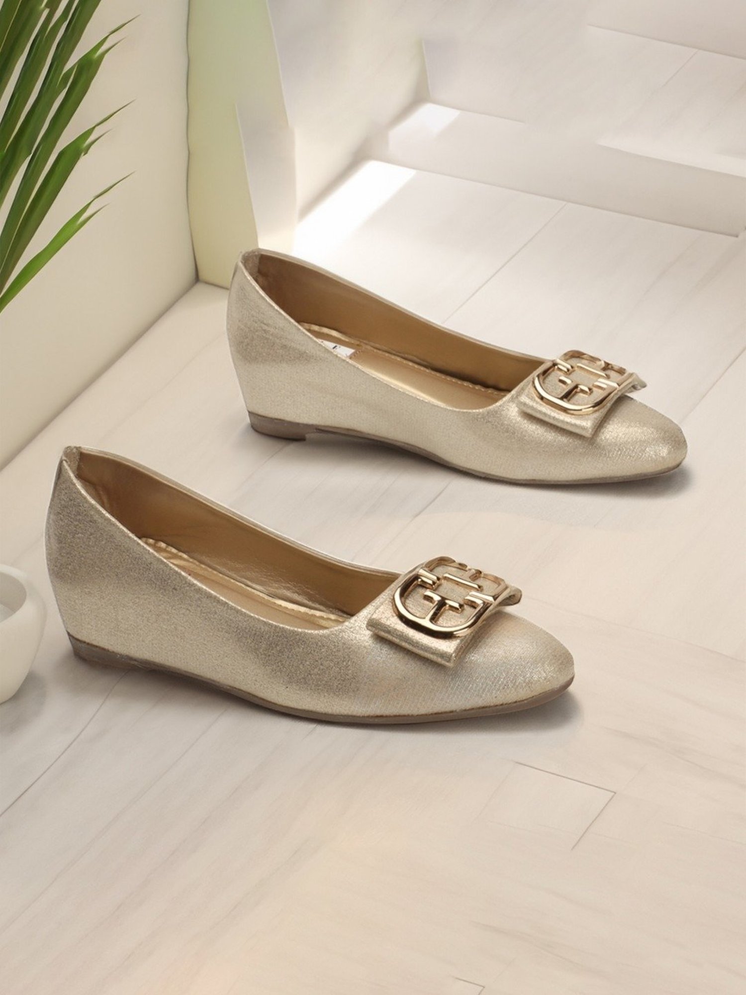 Elle Women's Gold Flat Ballets