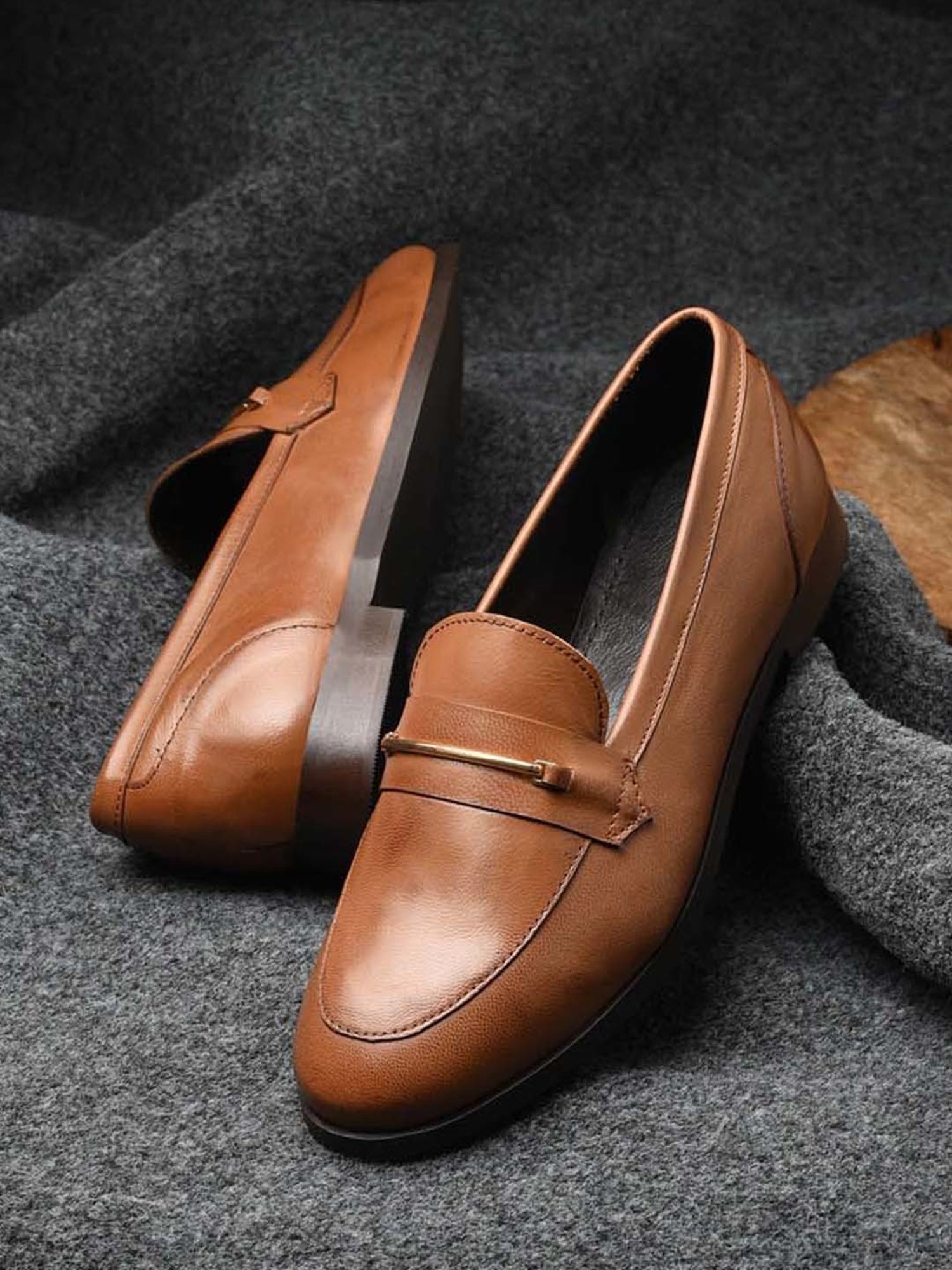 Carlo Romano Women's Tan Casual Loafers