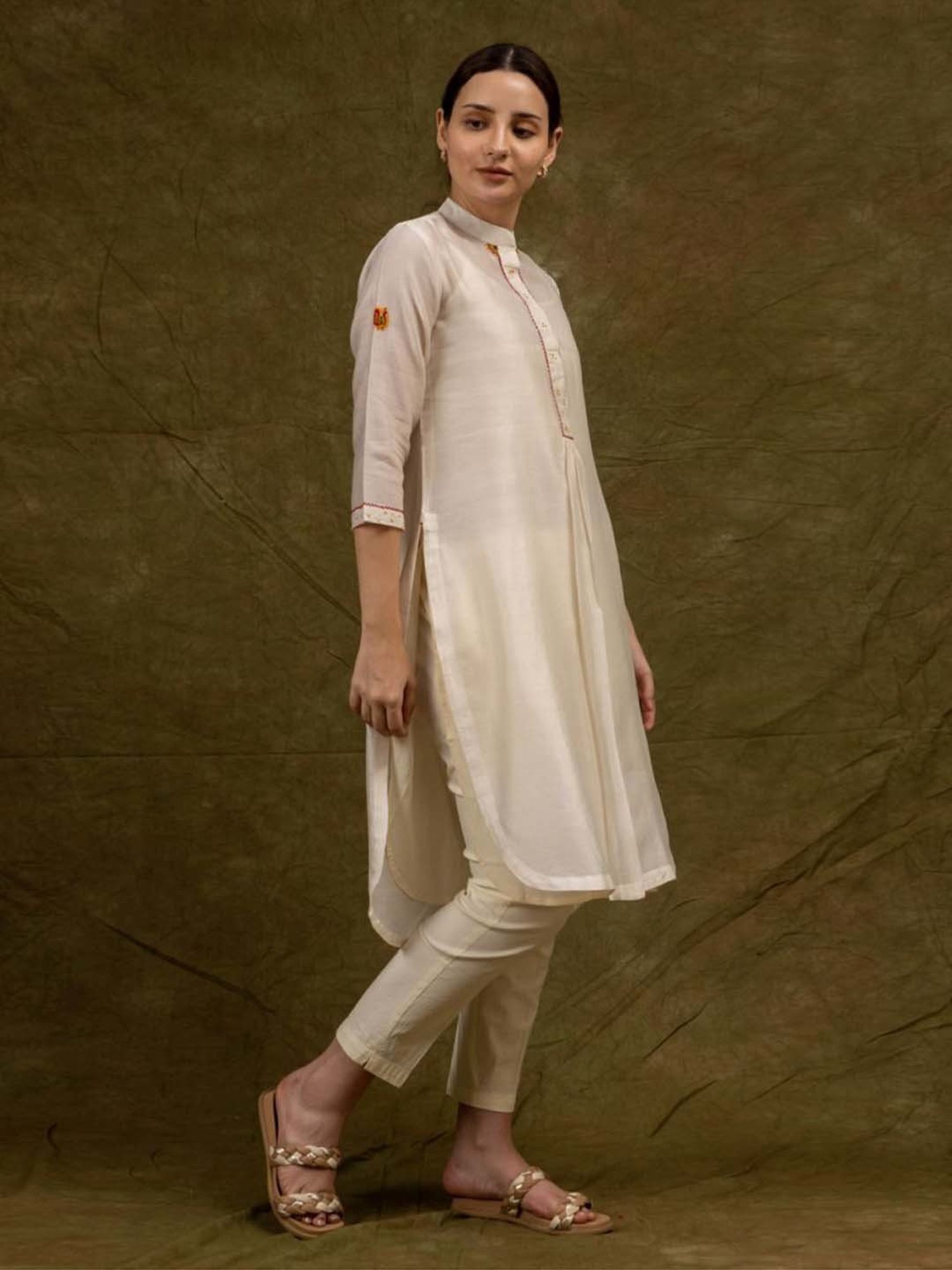 Mushio Off White Piacere Hand Embroidered Chanderi Silk Kurta With Slip