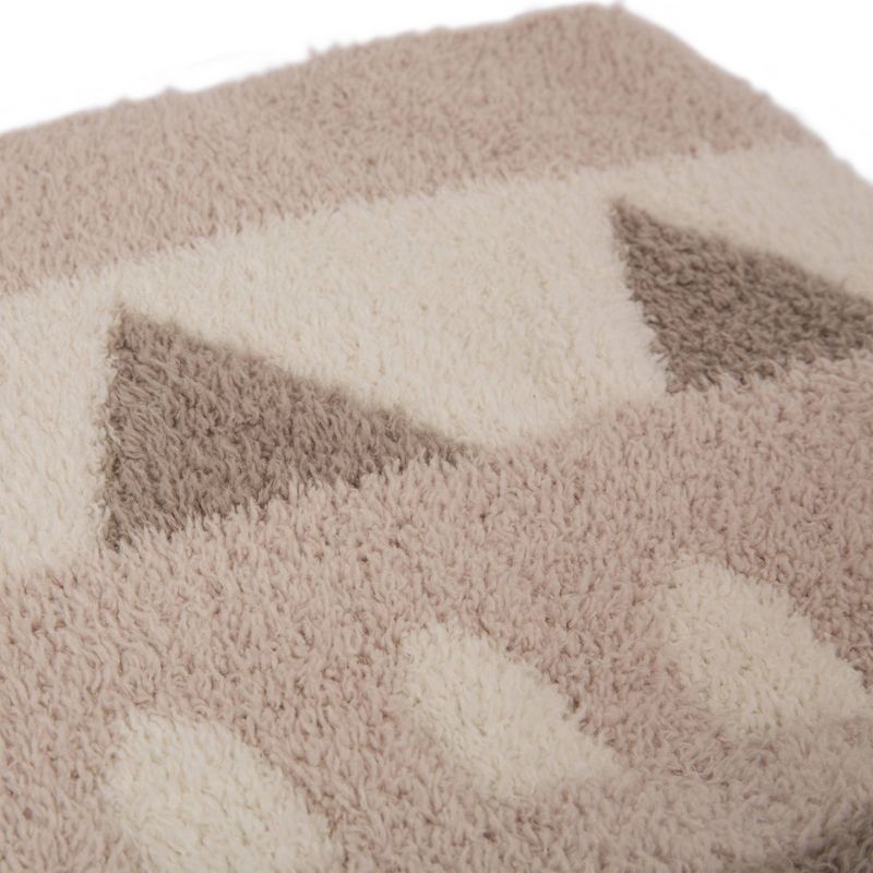 60" x 50" Knitted Polyester Geometric Pattern Feather Yarn Throw Blanket - Glitzhome