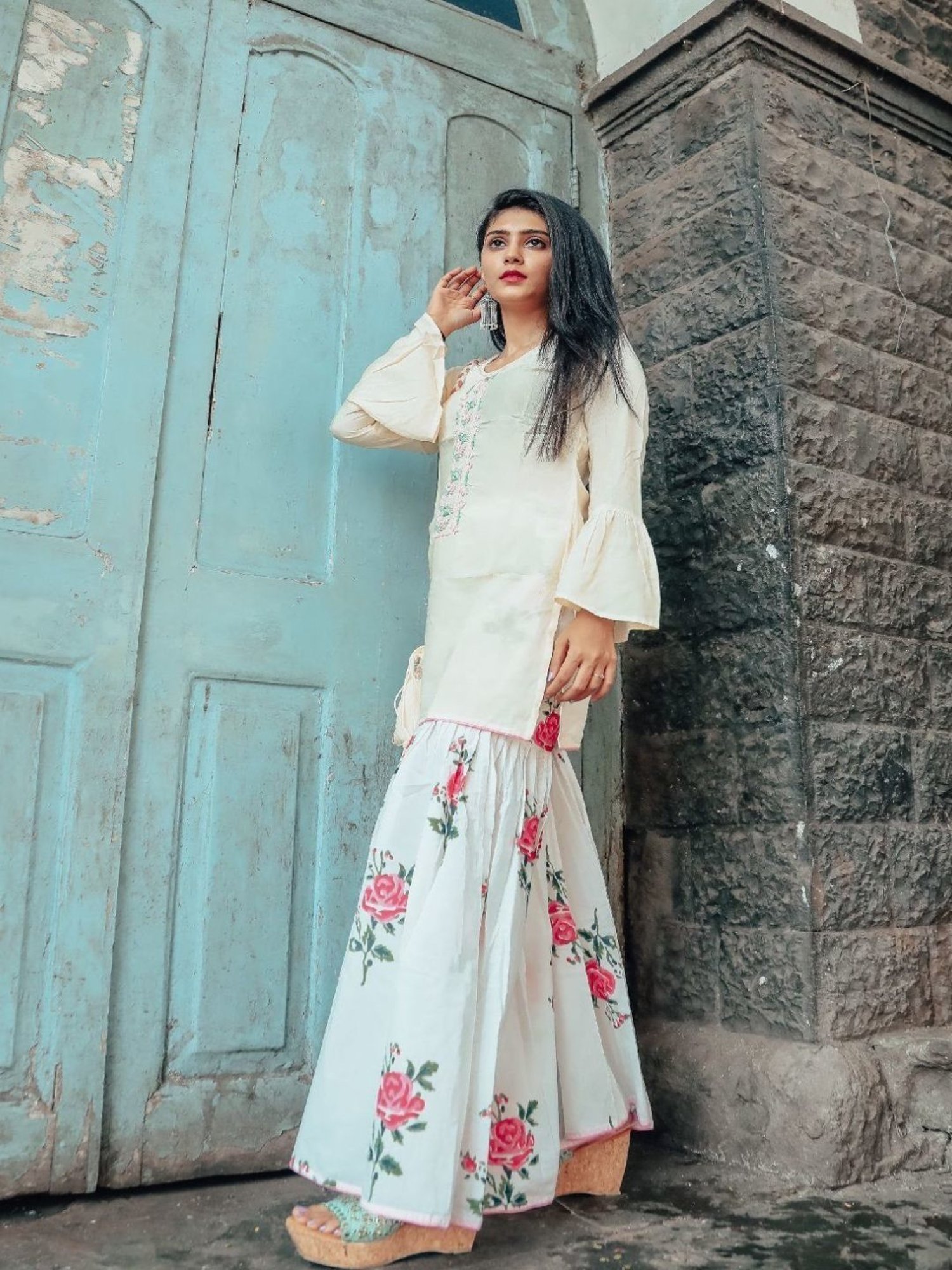 Thread and Button Cream Hand Embroidered Kurta with Beautiful Potli