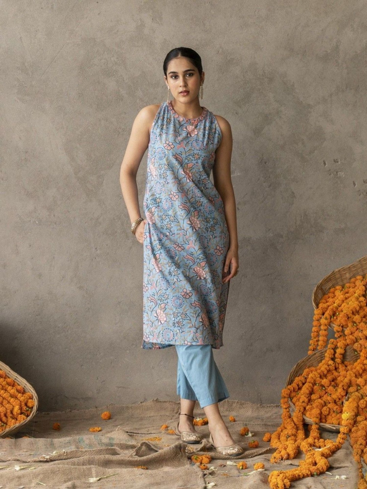 Akiso Reet Blue Block Printed And Embroidery Detailed Straight Fit Sleevless Kurta
