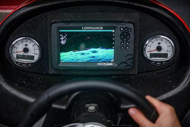 Lowrance HOOK Reveal 7 SplitShot - 7-inch Fish Finder with SplitShot Transducer, Preloaded C-MAP US Inland Mapping