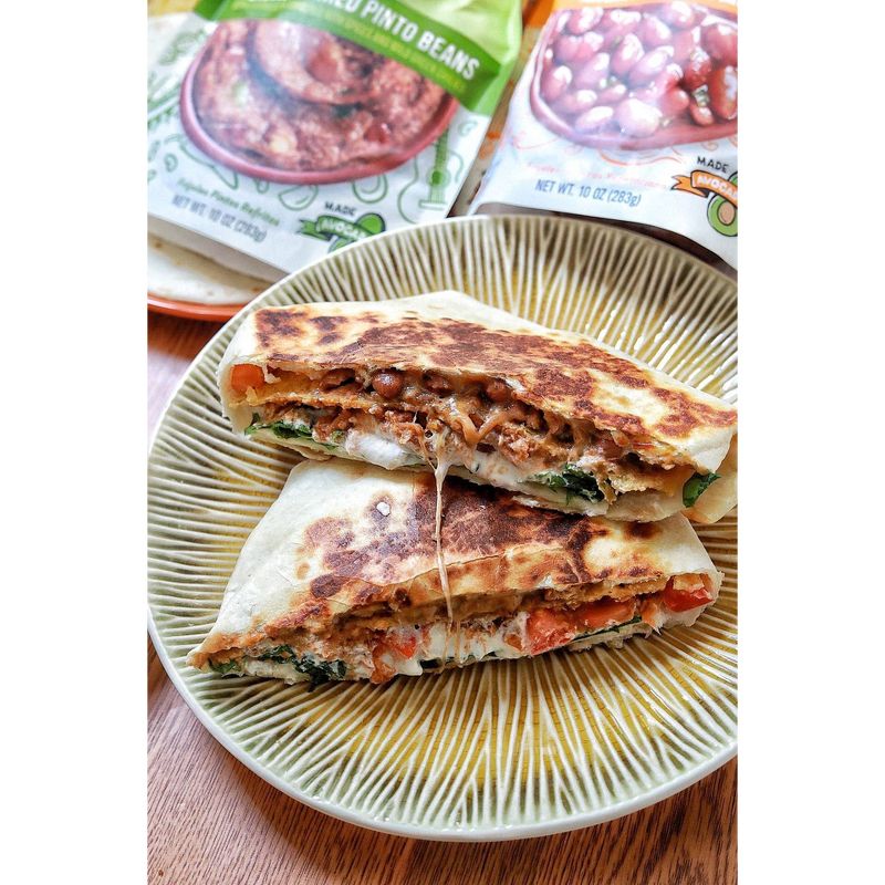 A Dozen Cousins Classic Refried Pinto Beans - 10oz