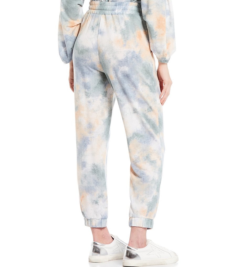 Modern Movement Solid Seamless Scoop Neck Microfiber Camisole