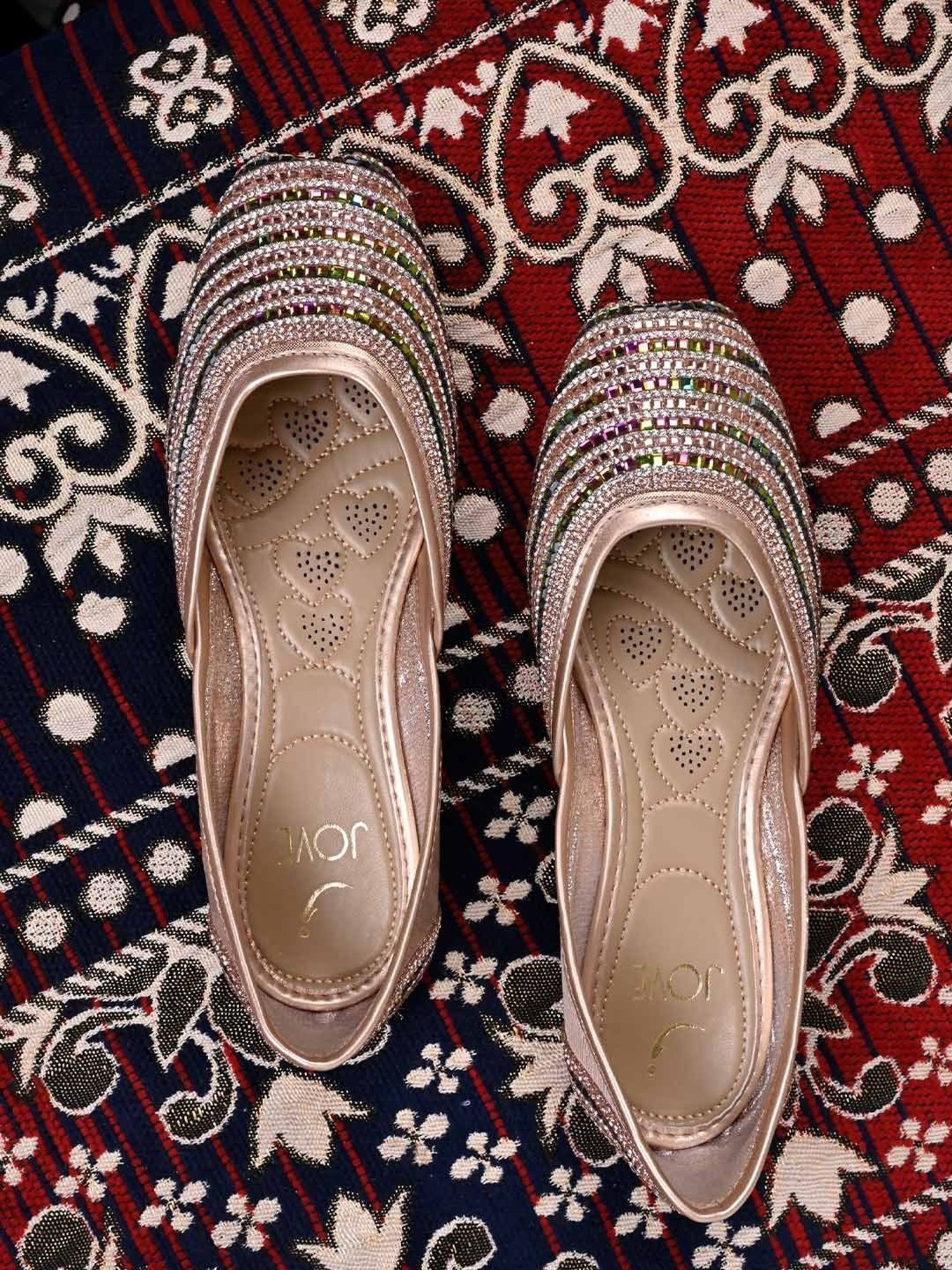 Jove Women's Gold Ethnic Juttis