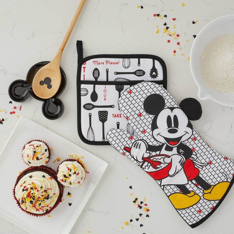 Mickey Mouse & Friends 2pc Cotton Oven Mitt and Pot Holder Set - Disney store