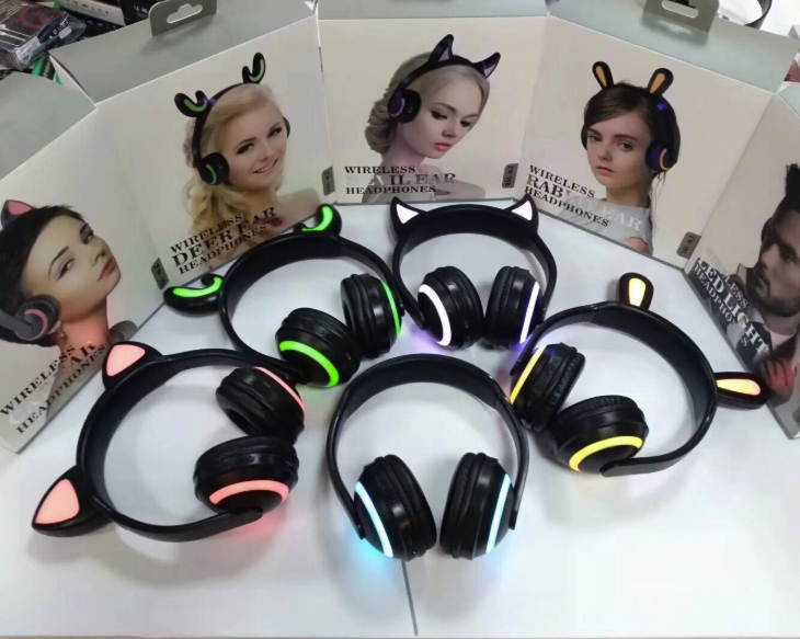 CORN  Cartoon Shape Bluetooth 4.1 Wireless  and 3.5mm Wired Connectivity  Dual-mode Headset, Stereo Low Deep Bass, Multi-color Led Light Effect--Rabbit Girl
