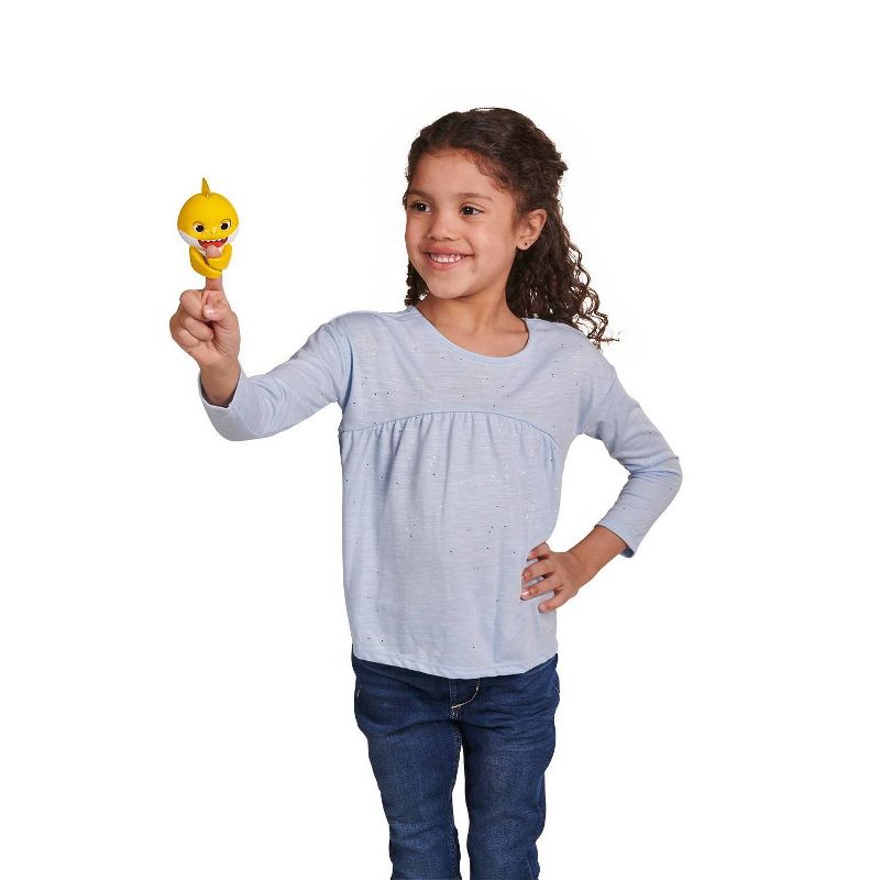 WowWee Baby Shark Fingerling