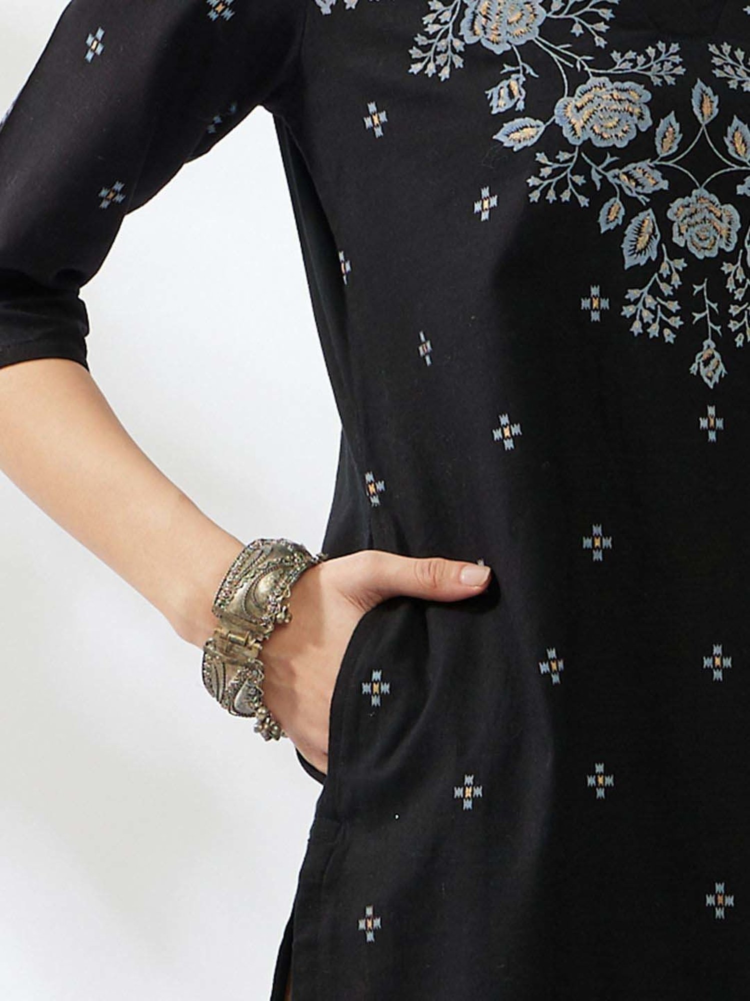 Daali Black Cotton Floral Print Straight Kurta
