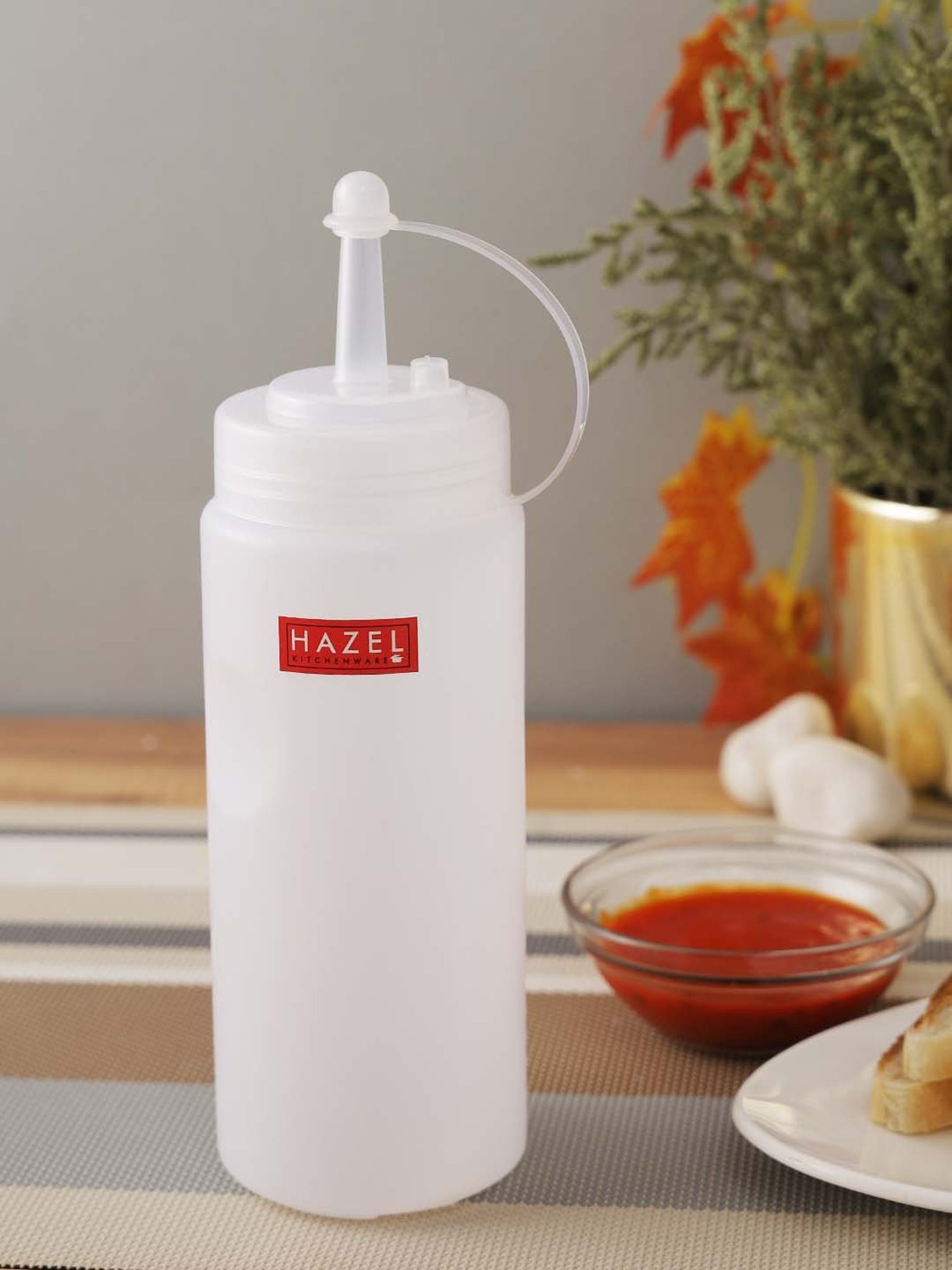HAZEL Transparent Polypropylene Squeeze Bottle (0.61 L) - Set of 1