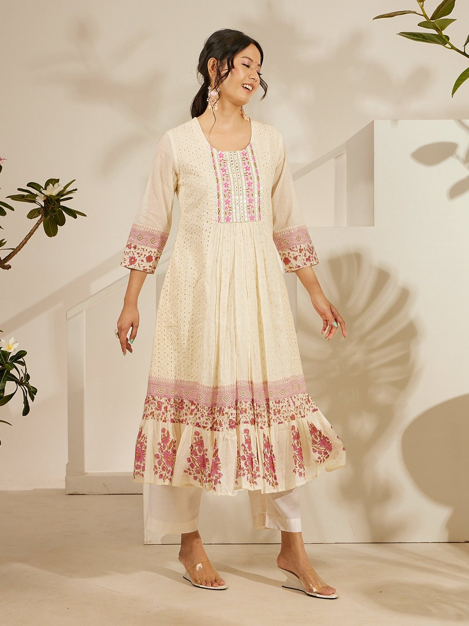 Daali Cream Mul V Neck 3/4 Sleeves Summery Whites Kurta with Two Pockets
