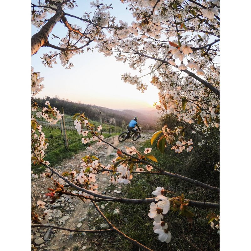 Compact Size 720P HD Digital Camera Camcorder 5MP CMOS Sensor 2.0" LCD Screen 3 Meters Waterproof with Built-in Microphone for Kids Children Students Boys Girls Summmer Gift