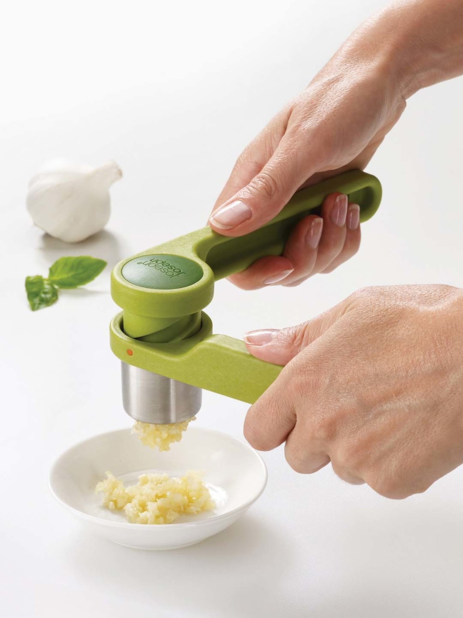 Joseph Joseph Green Stainless Steel 2 cm Garlic Press - Set of 1