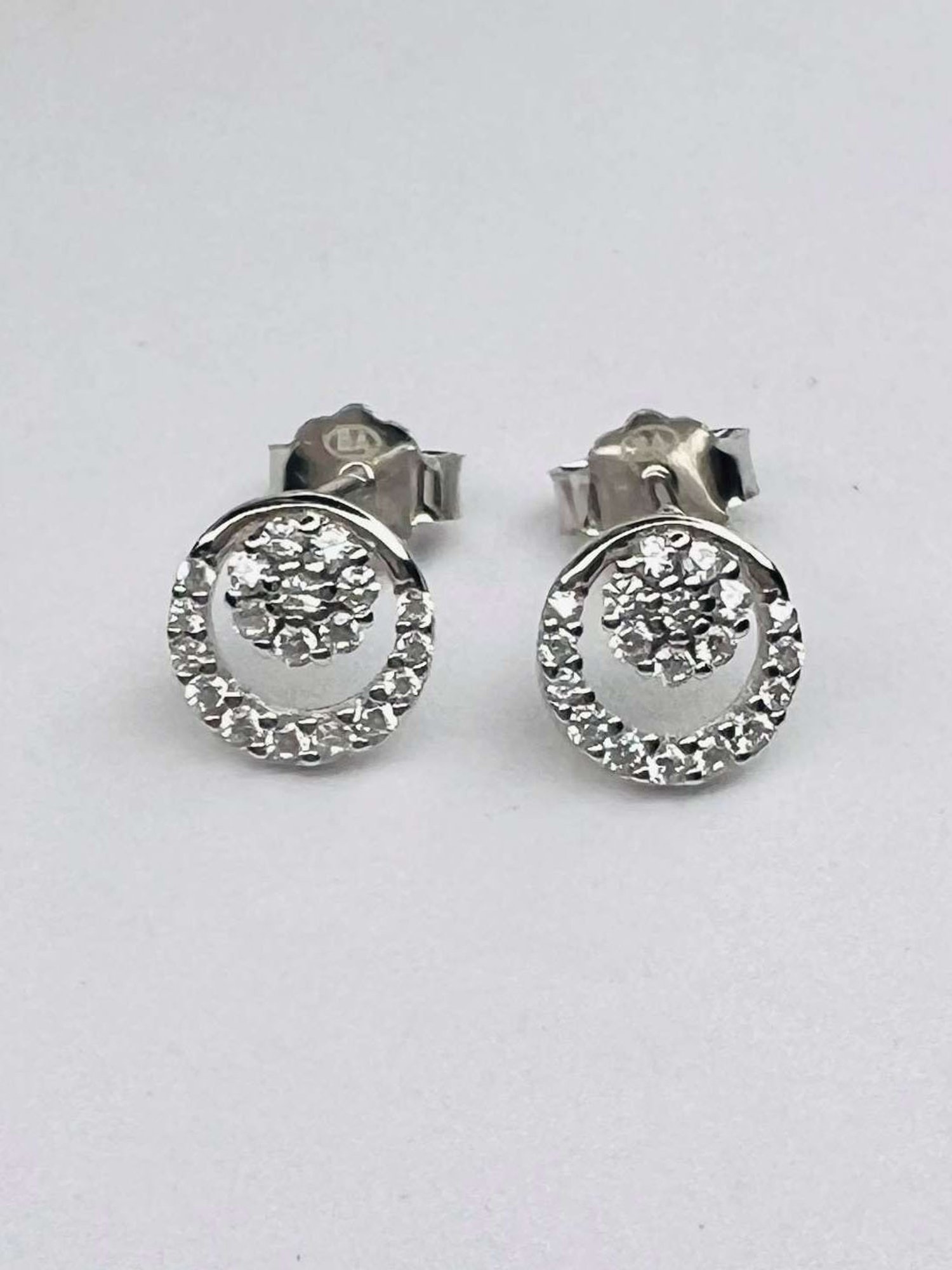 Arte Jewels 925 Sterling Silver CZ-studded Round Stud Earrings for Women & Girls