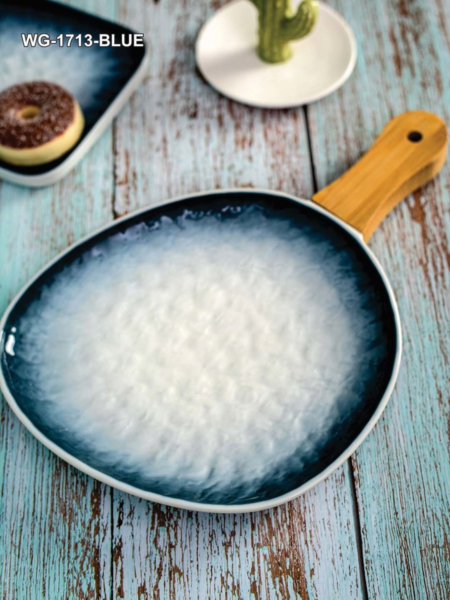 White Gold White & Blue Porcelain Serving Platter With Wooden Handle