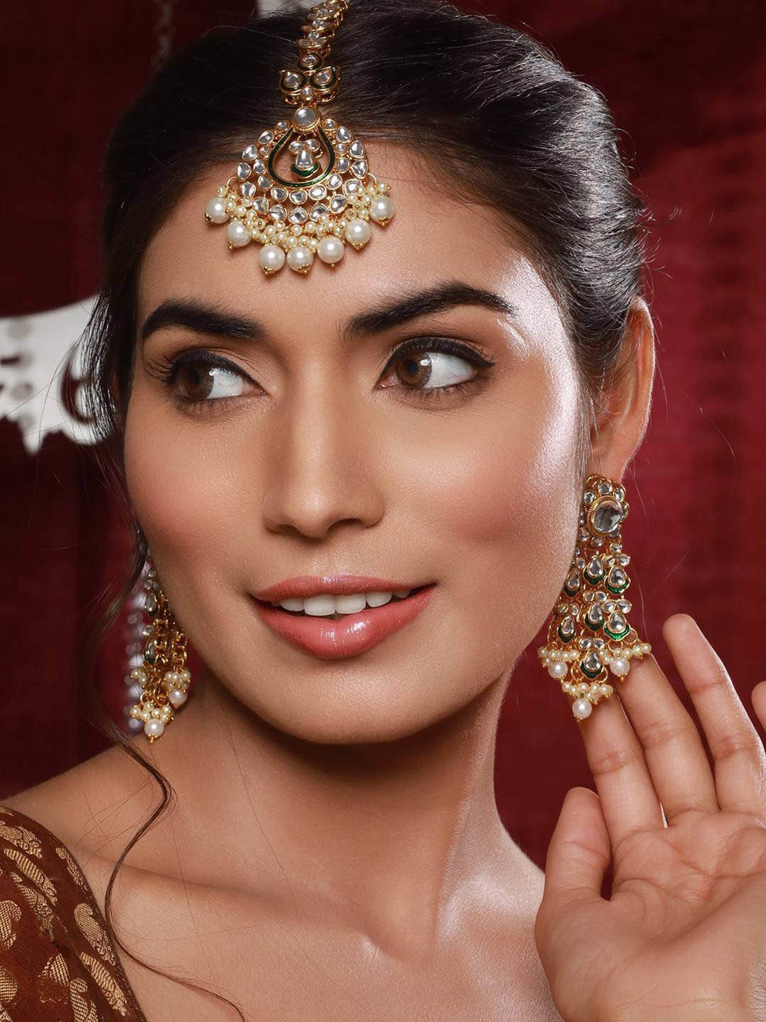 Aatmana Gold-Toned & Kundan & Pearl Studded Green Enamelled Maang Tikka with Earring Set for Women