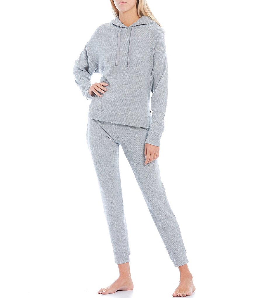 Modern Movement Solid Seamless Scoop Neck Microfiber Camisole