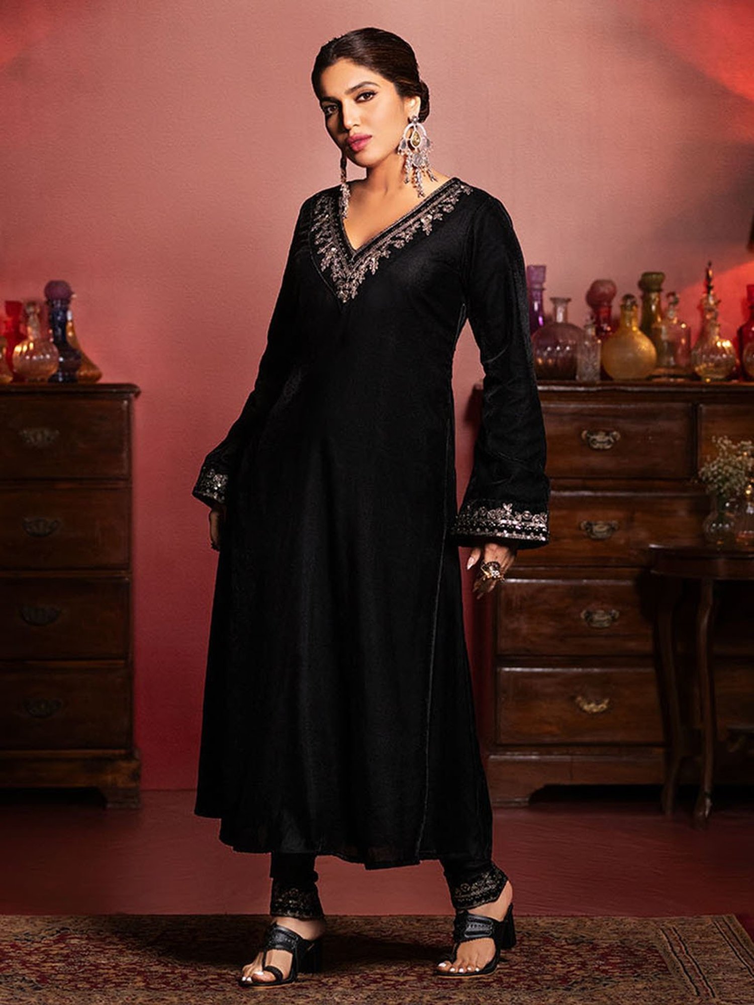 Ishin Black Embroidered Kurta With Pant & Dupatta