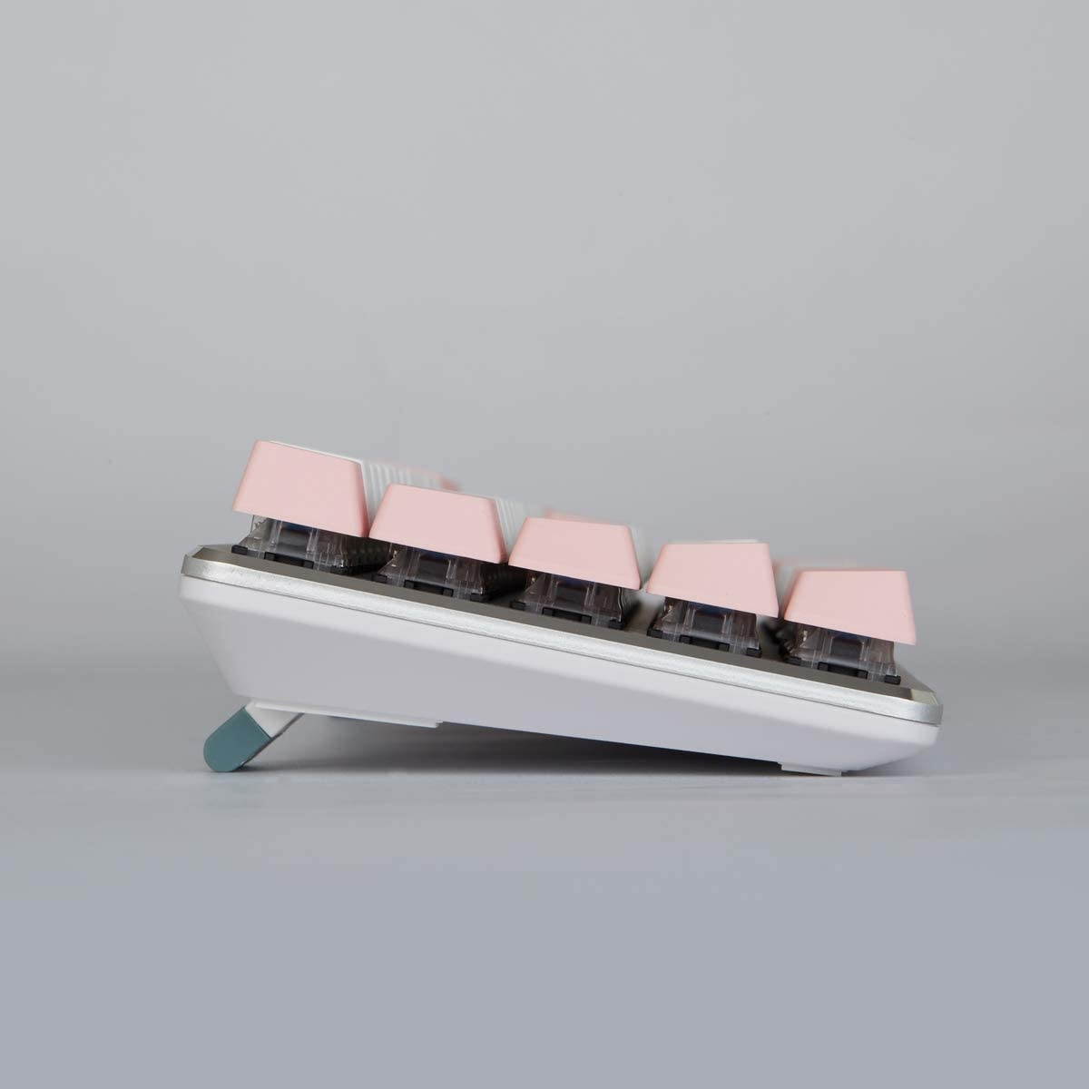 Qisan Wired Mechanical Gaming Keyboard PBT Keycaps 69 Keys Gateron Blue Switch White Backlit ES QWERTY Layout Pink Keycaps Female Gaming Keyboard