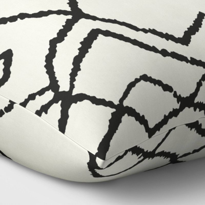 Throw Pillow Vine Diamond Black/White - Project 62™