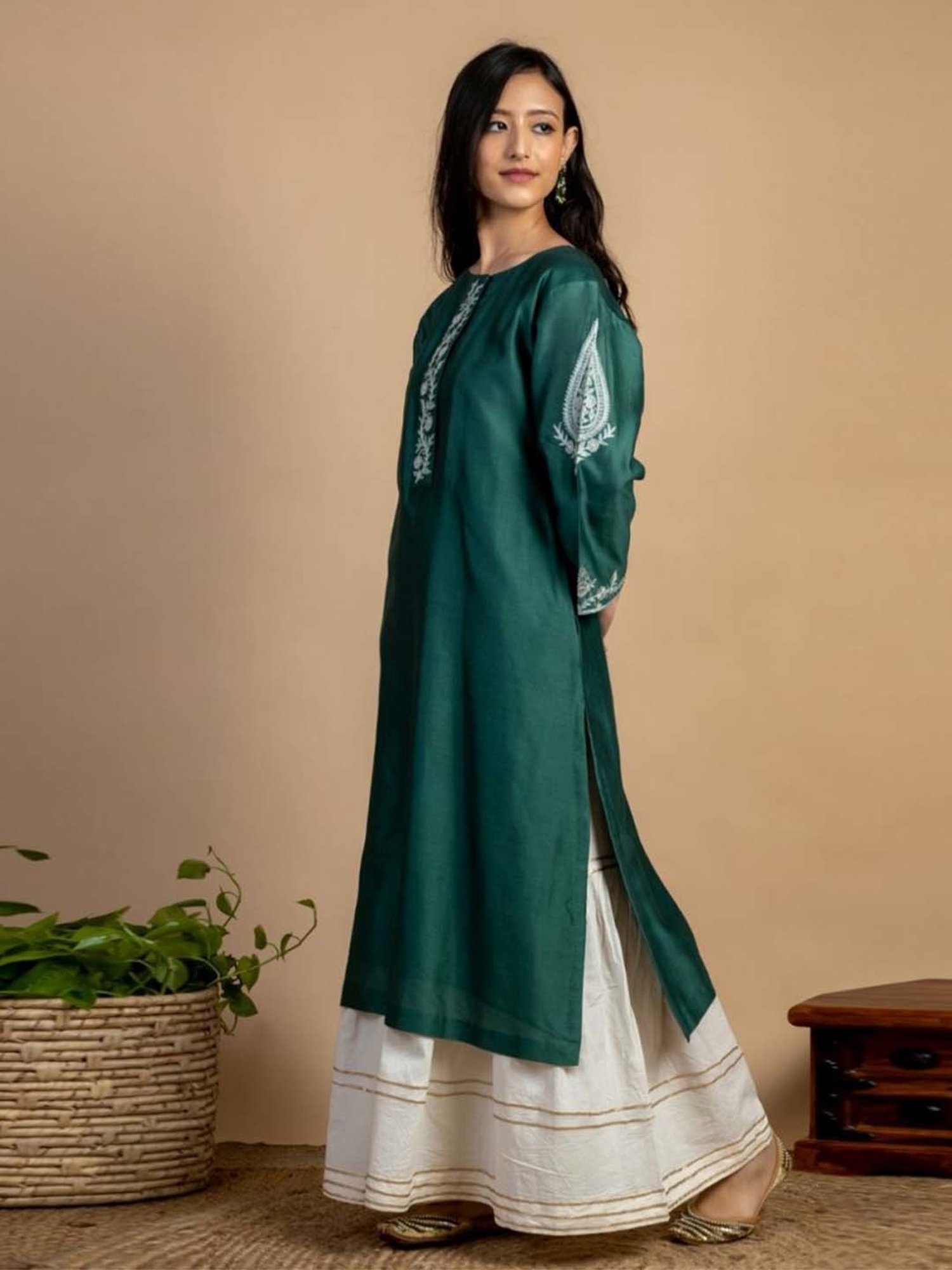 Mushio Bottle Green Drishti Embroidered Chanderi Silk Kurta