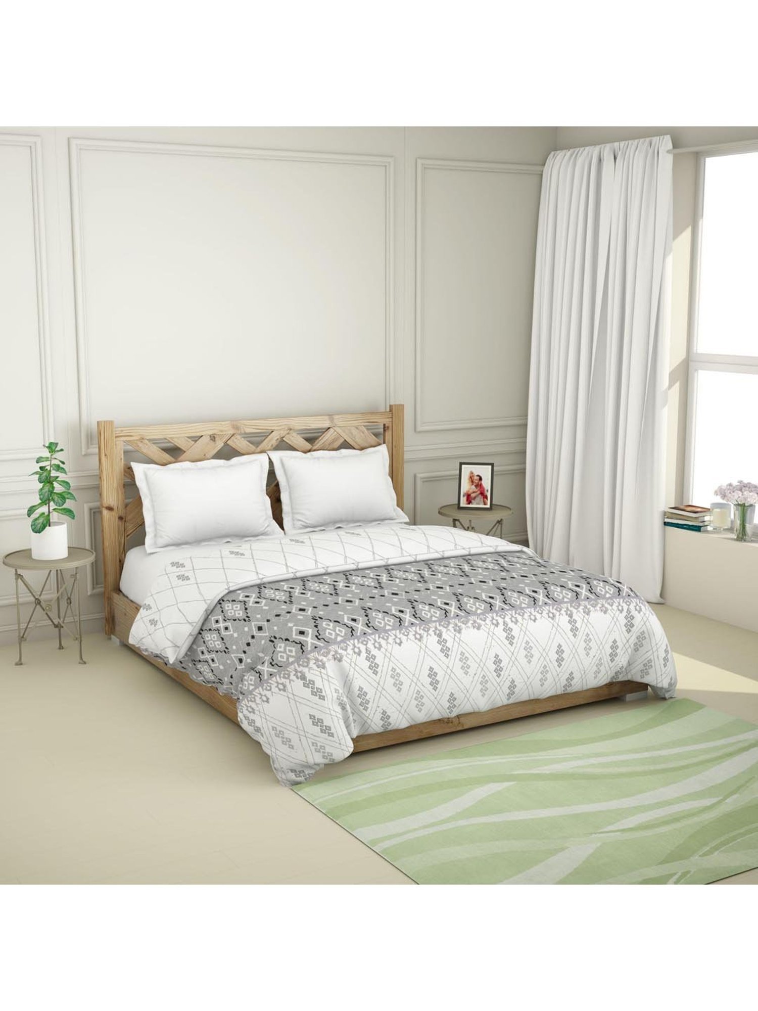 Welspun Bliss Light Silver & Blue Microfibre 120 GSM Shell Double Bed Quilt