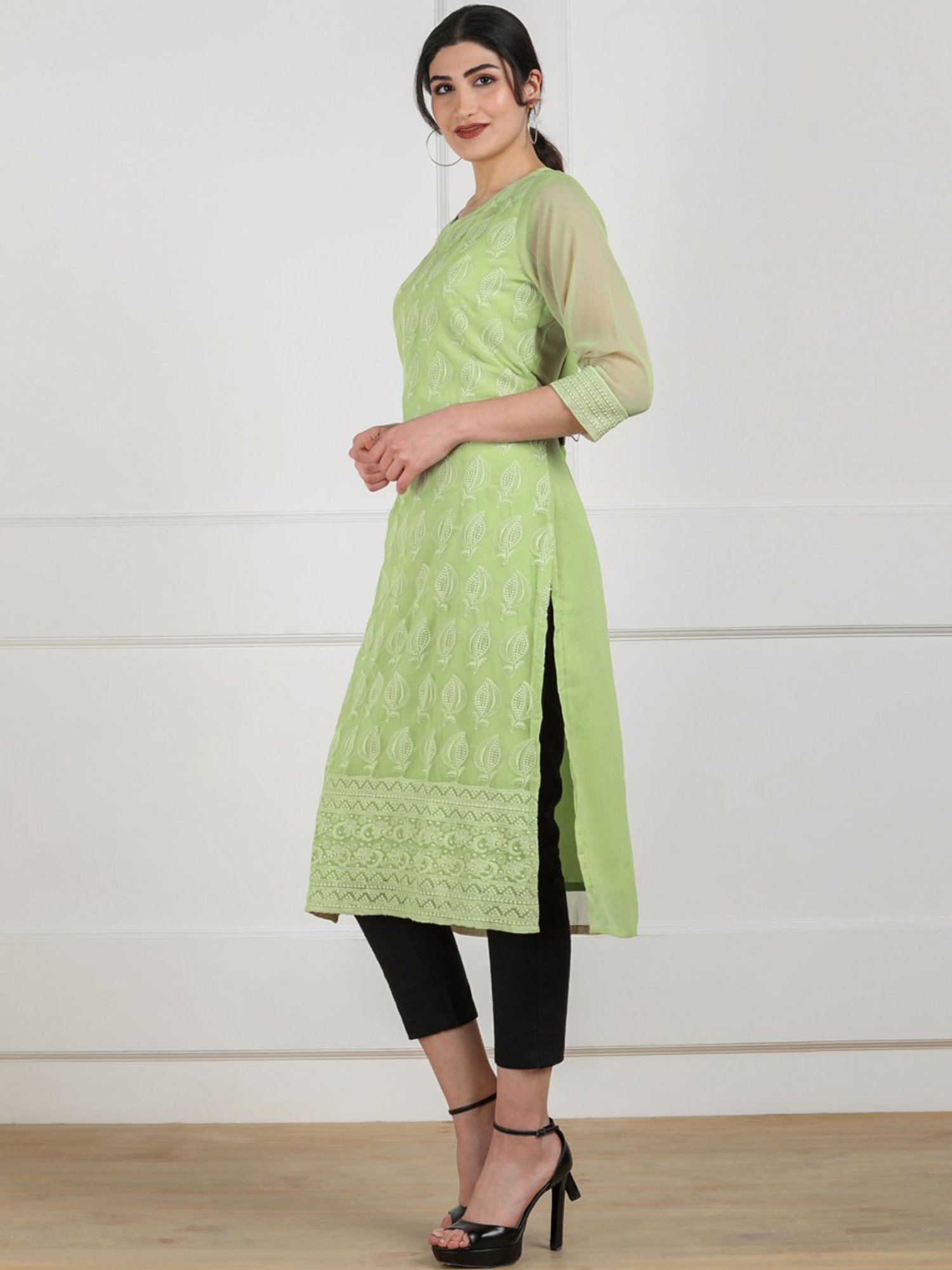 SWAGG INDIA Green Embroidered Straight Kurta