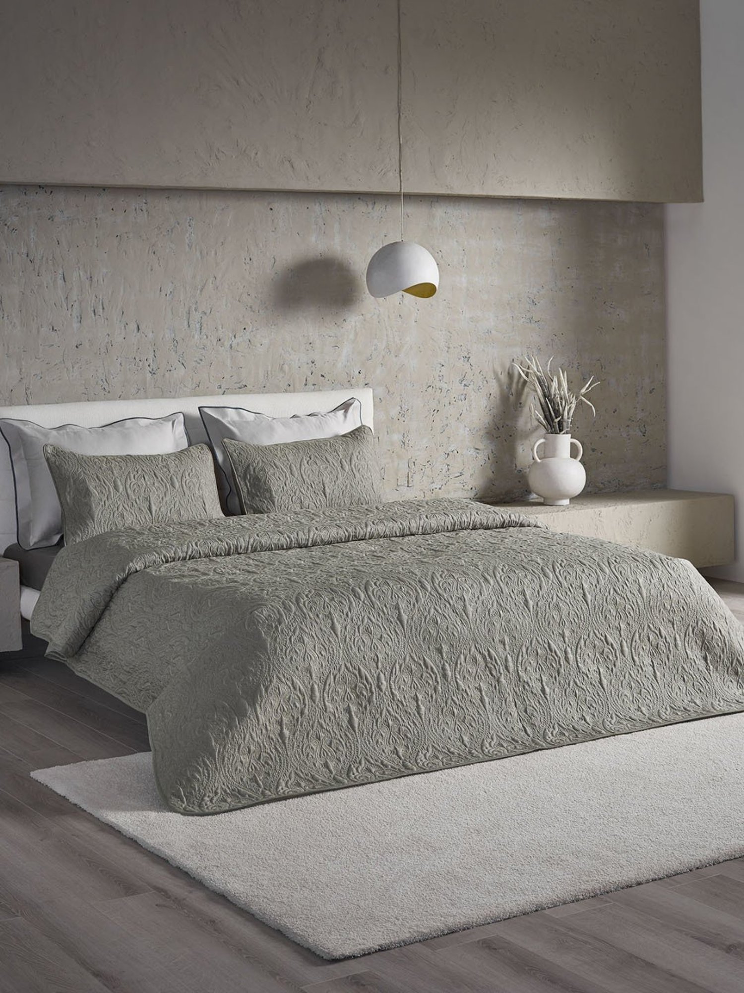 DDECOR Live beautiful Embroidery Baroque Metallic Grey 210 TC Cotton Comforters - Set of 3