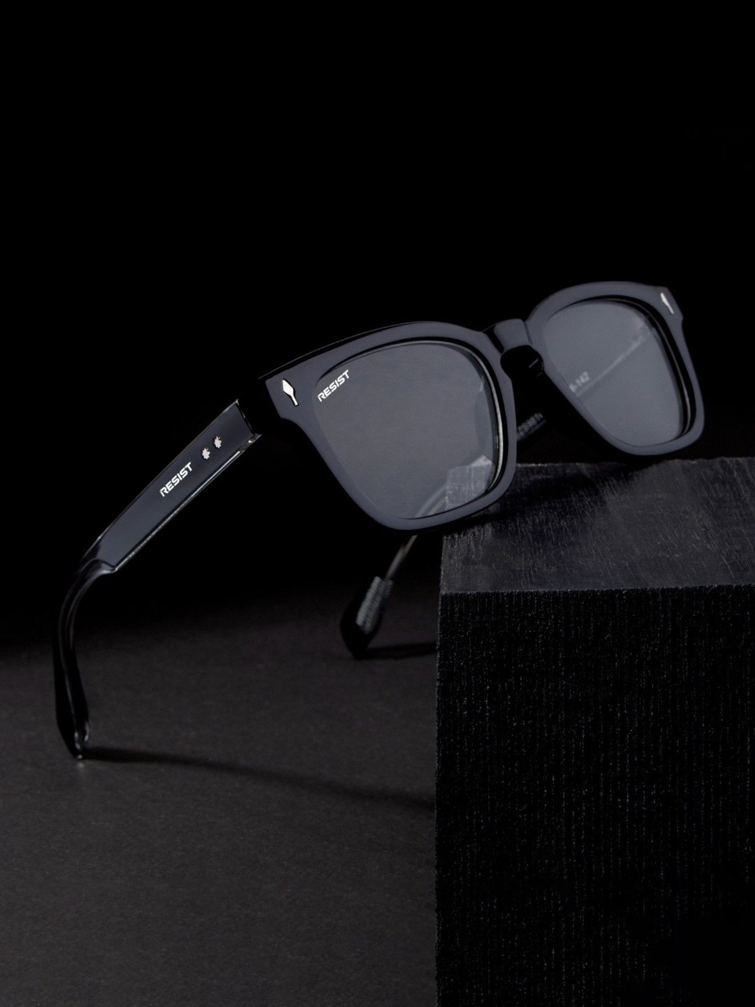 Resist Eyewear Clear Wayfarer UV Protected Unisex Sunglasses