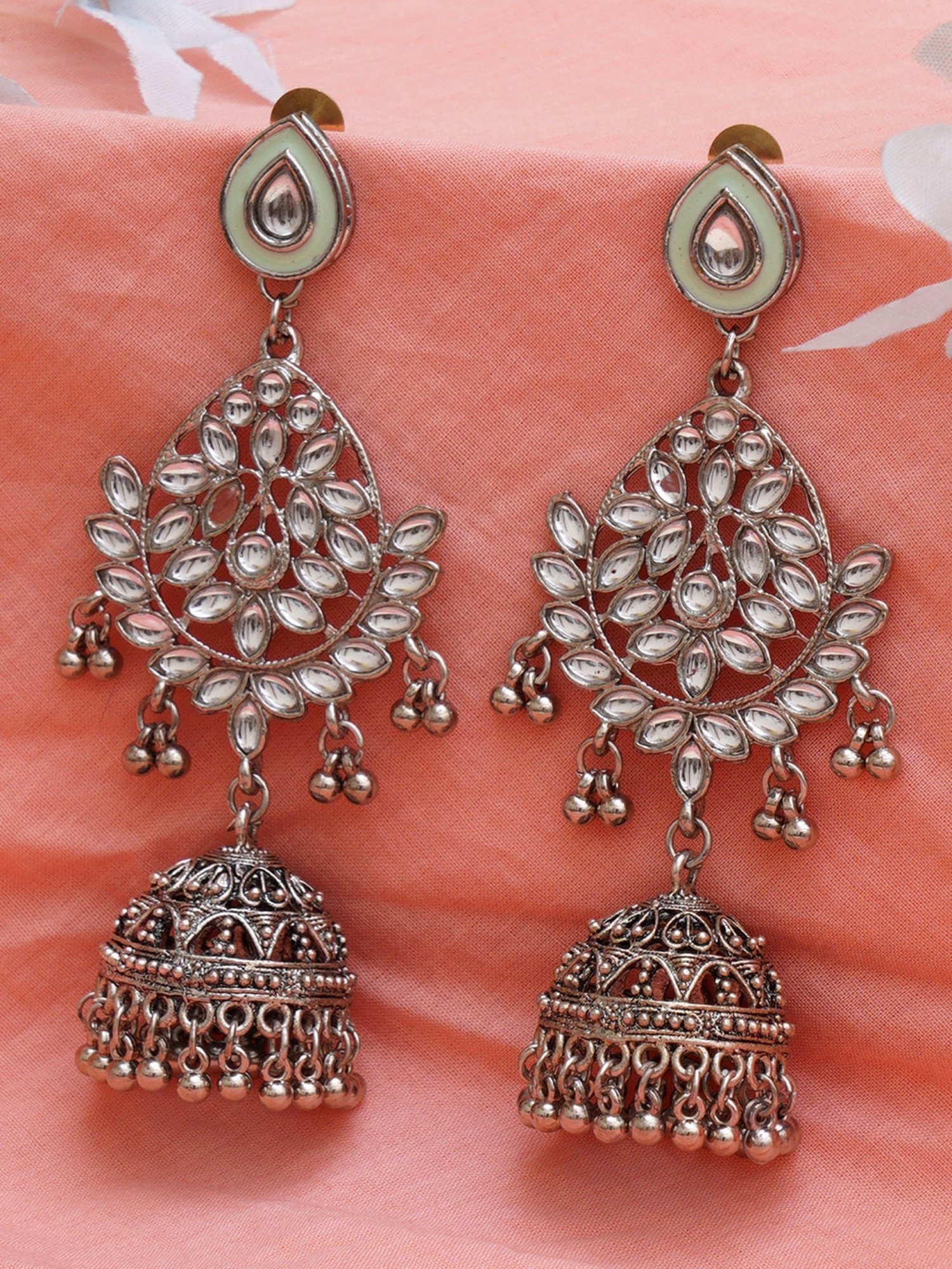 Karatcart Oxidized Silver Handcrafted Jhumki Earrings