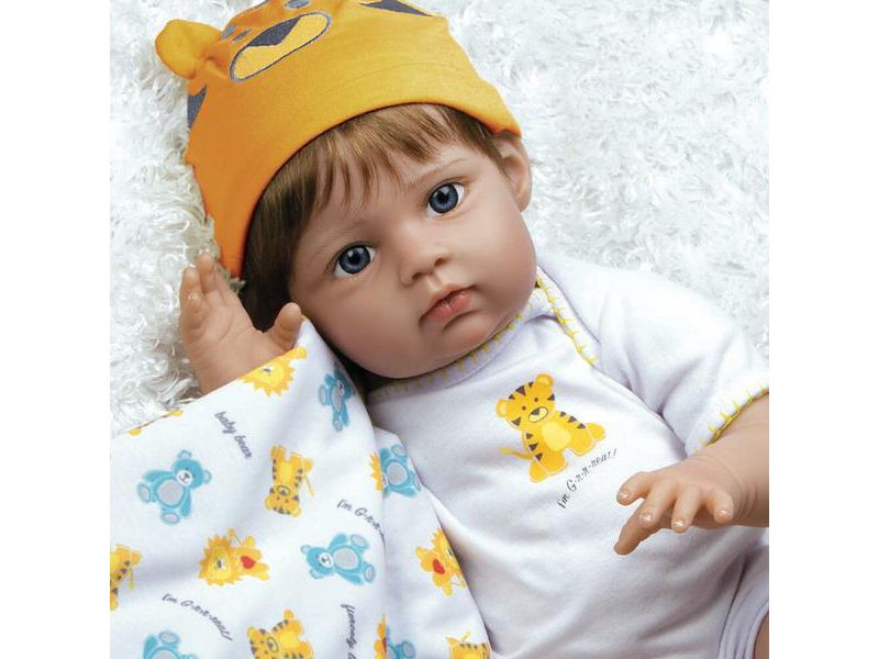 Paradise Galleries Reborn Baby Doll Boy "Lions & Tigers & Bears, Oh My!". Realistic baby is weighted and comes with 3 outfits. Kids 3+