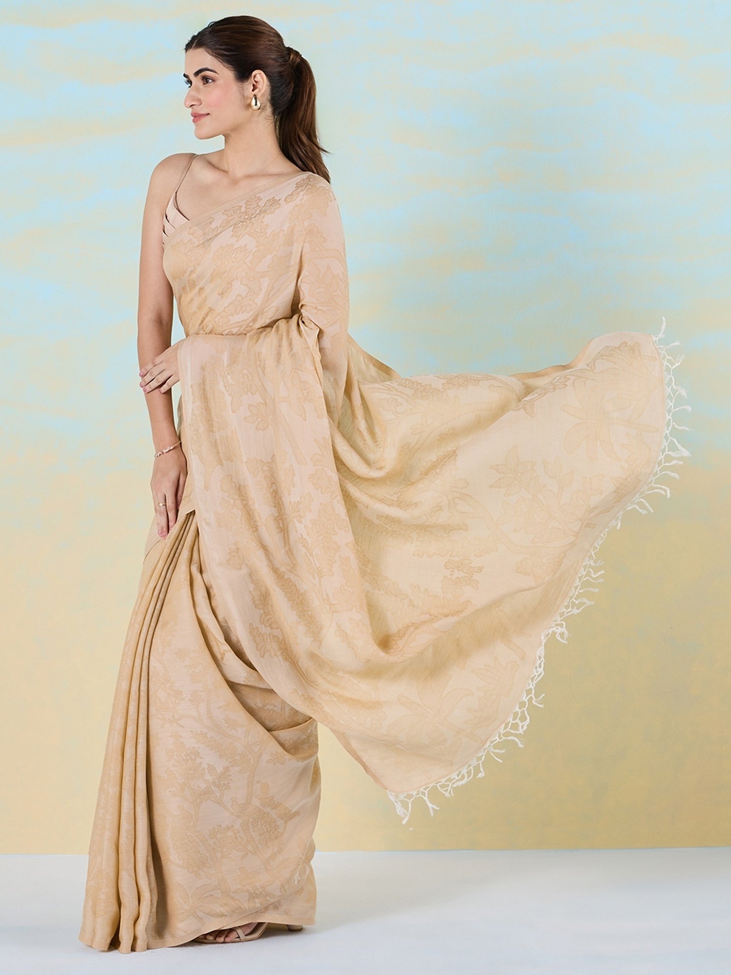 navyasa by liva Beige Floral Print Saree With Unstitched Blouse