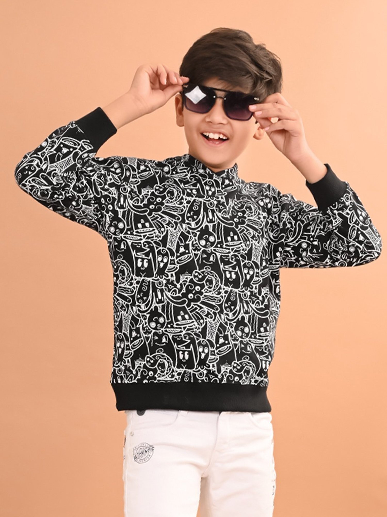 LilPicks Kids Black Printed Full Sleeves Sweatshirt