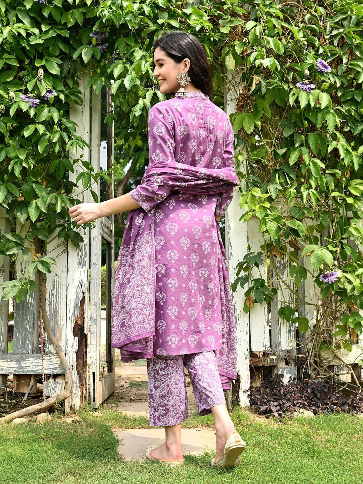 DECKEDUP Purple & White Embroidered Kurta With Pants & Dupatta