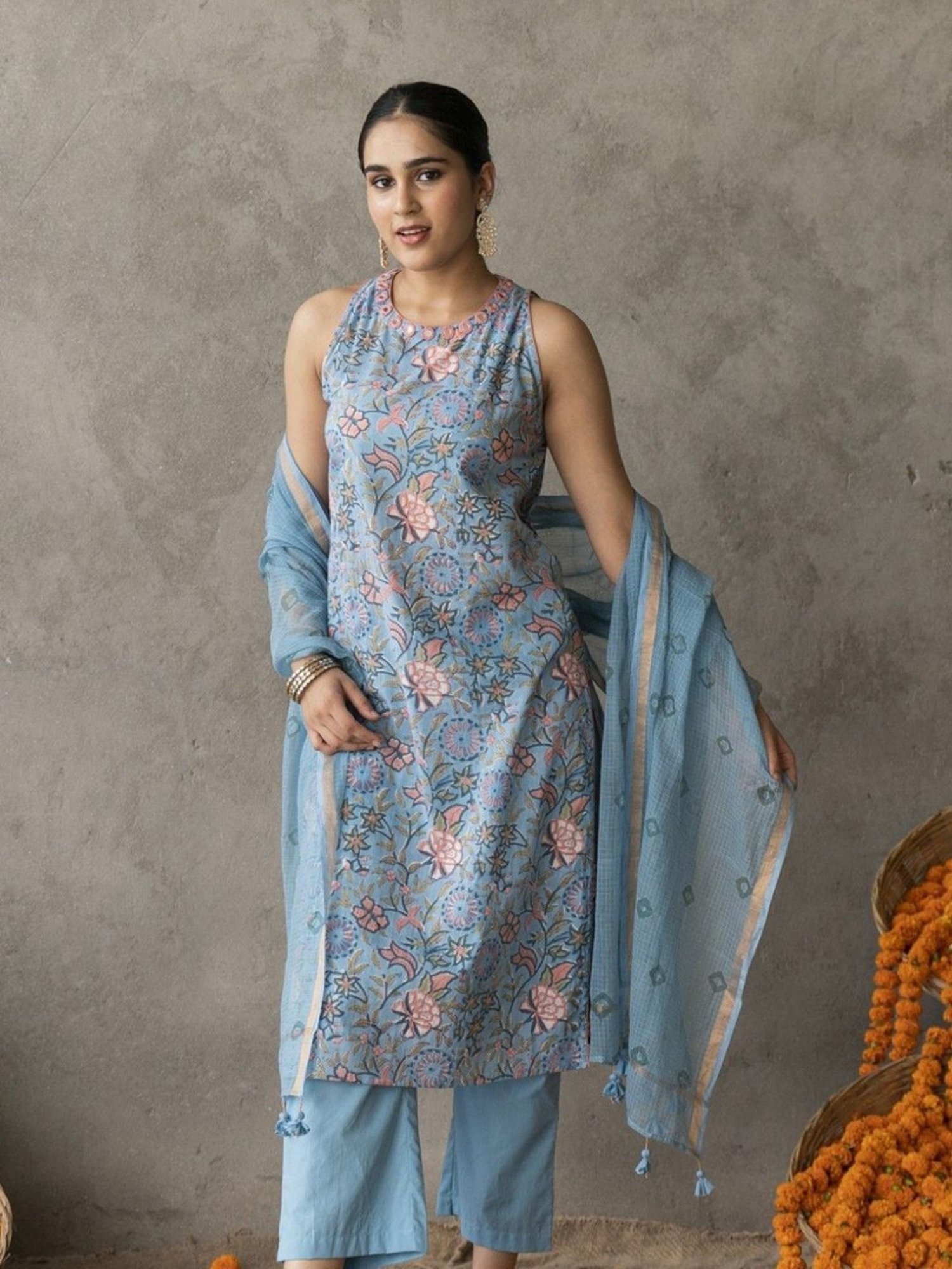 Akiso Reet Blue Block Printed And Embroidery Detailed Straight Fit Sleevless Kurta